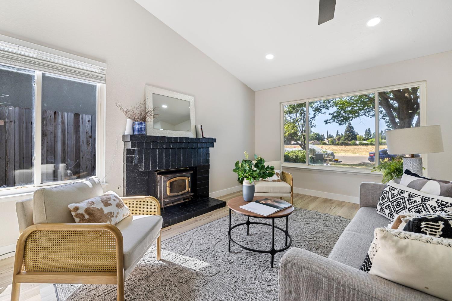 Detail Gallery Image 14 of 43 For 1240 Chuckwagon Dr, Sacramento,  CA 95834 - 3 Beds | 2 Baths