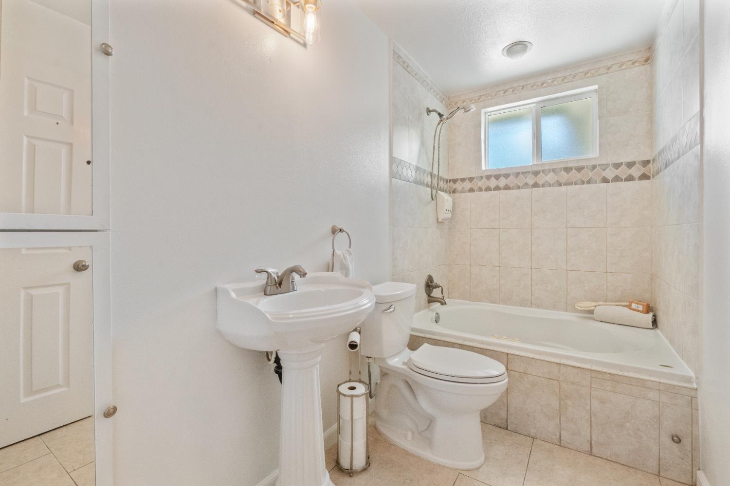 Detail Gallery Image 15 of 27 For 1387 Higton Street, Manteca,  CA 95336 - 3 Beds | 2 Baths