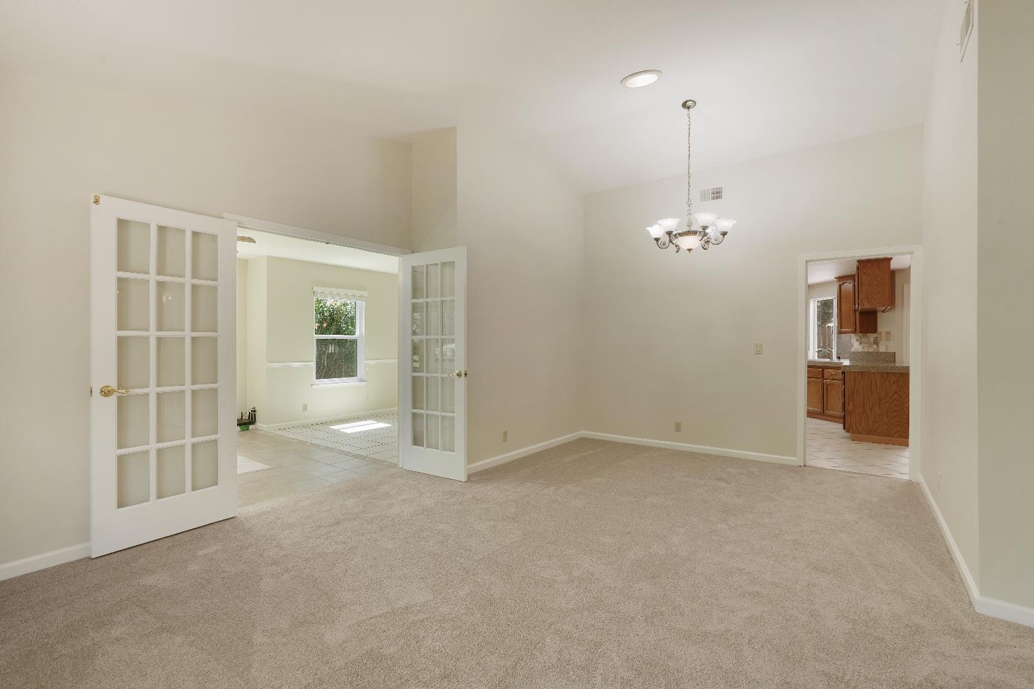 Detail Gallery Image 12 of 61 For 6001 Laguna Villa Way, Elk Grove,  CA 95758 - 3 Beds | 2 Baths