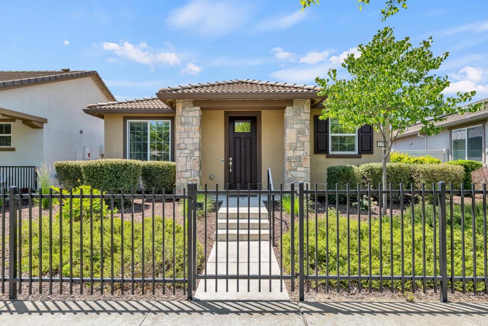 Detail Gallery Image 1 of 37 For 4380 Hovnanian Dr, Sacramento,  CA 95834 - 2 Beds | 2 Baths