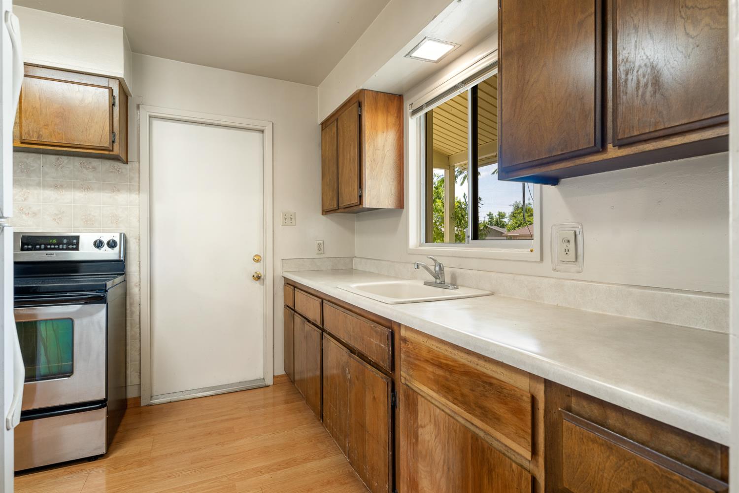 Detail Gallery Image 14 of 32 For 1812 Vesta Way, Sacramento,  CA 95864 - 3 Beds | 2 Baths