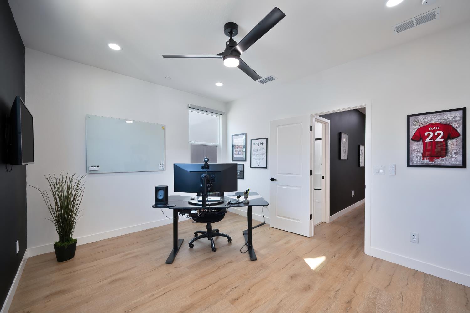 Detail Gallery Image 43 of 53 For 2372 Bastogne, Sacramento,  CA 95818 - 3 Beds | 2/1 Baths