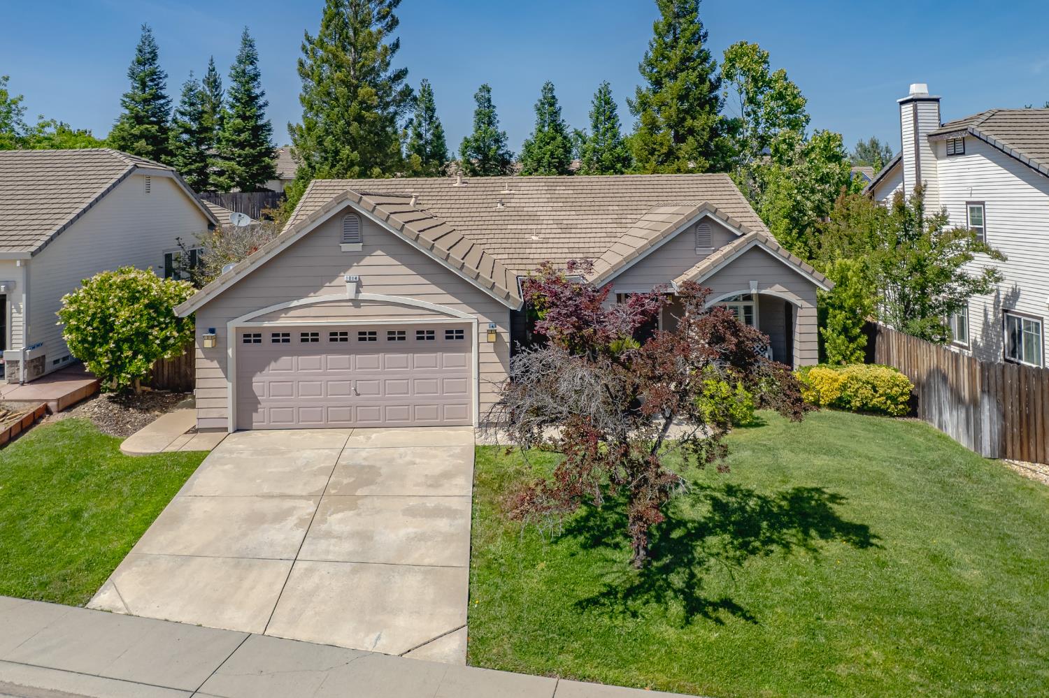 Detail Gallery Image 1 of 44 For 1014 Thompson Cir, Folsom,  CA 95630 - 4 Beds | 2 Baths