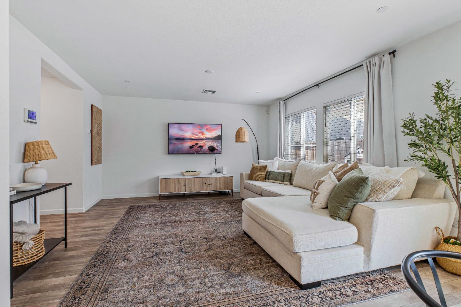 Detail Gallery Image 6 of 50 For 450 Rainbow Falls Ln, Manteca,  CA 95337 - 3 Beds | 2/1 Baths