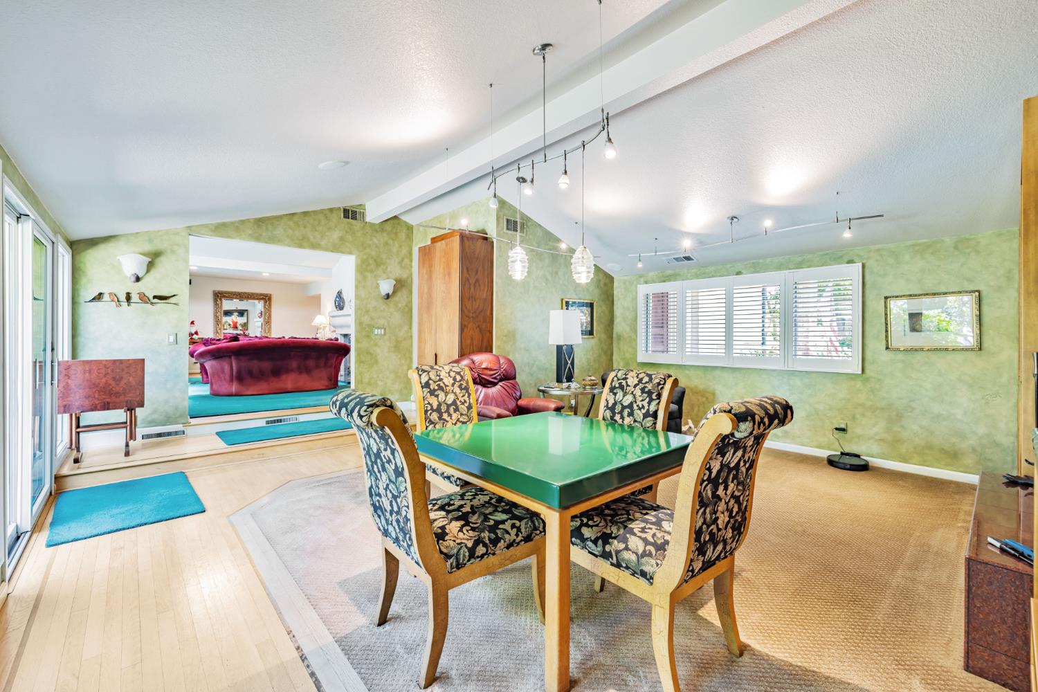 Detail Gallery Image 4 of 37 For 1625 Gary Way, Carmichael,  CA 95608 - 3 Beds | 2/1 Baths