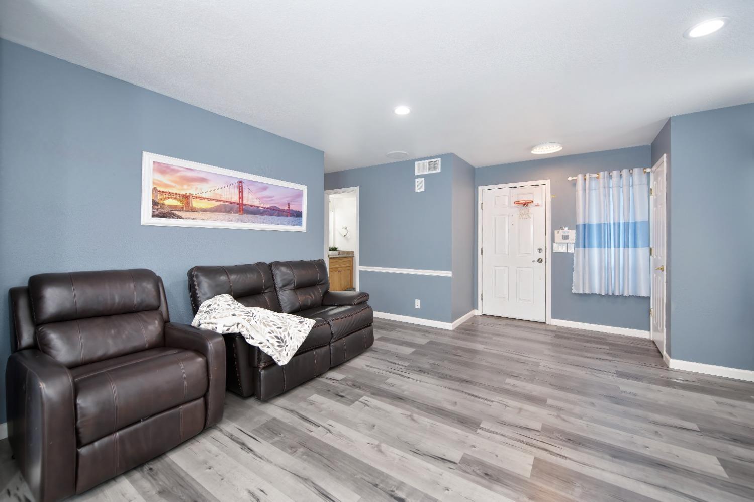 Detail Gallery Image 9 of 42 For 8924 La Margarita Way, Sacramento,  CA 95828 - 4 Beds | 2/1 Baths