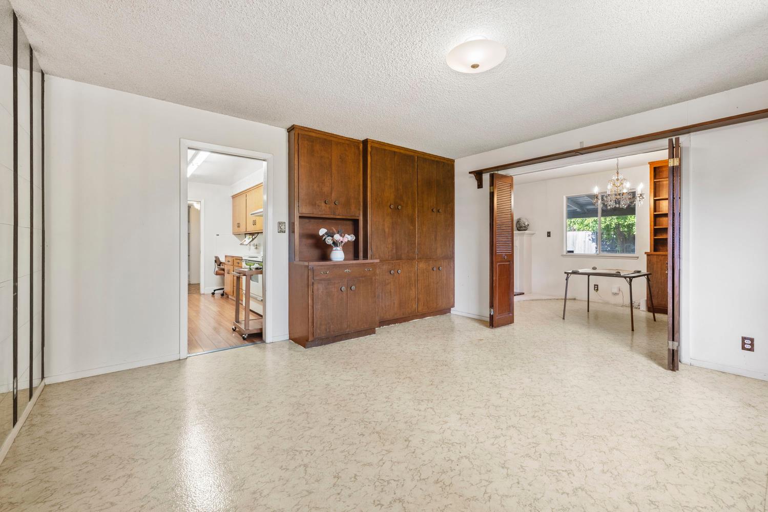 Detail Gallery Image 12 of 34 For 6010 Holstein Way, Sacramento,  CA 95822 - 3 Beds | 2/1 Baths