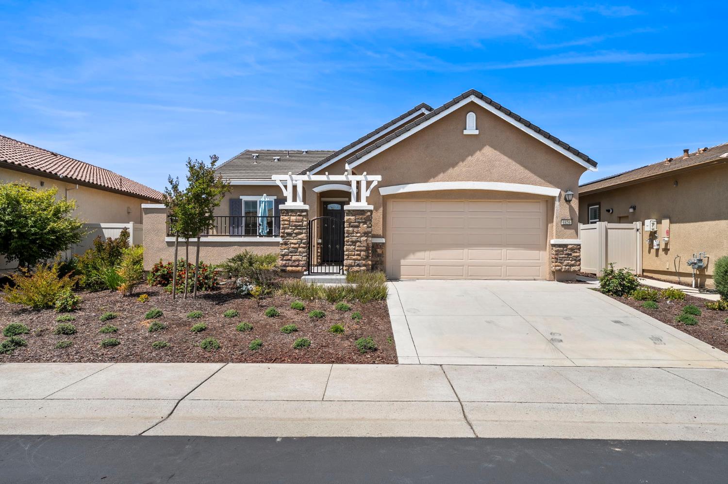 Detail Gallery Image 1 of 22 For 4456 Danube River Ln, Sacramento,  CA 95834 - 2 Beds | 2 Baths
