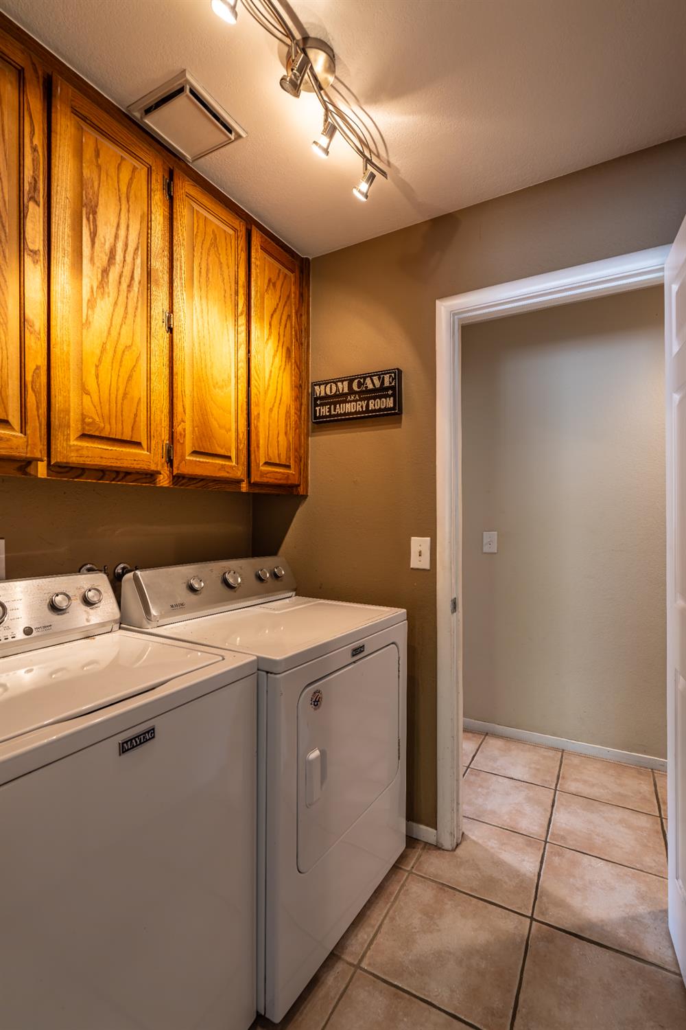 Detail Gallery Image 16 of 42 For 8565 Cloudcroft Way, Orangevale,  CA 95662 - 4 Beds | 2 Baths