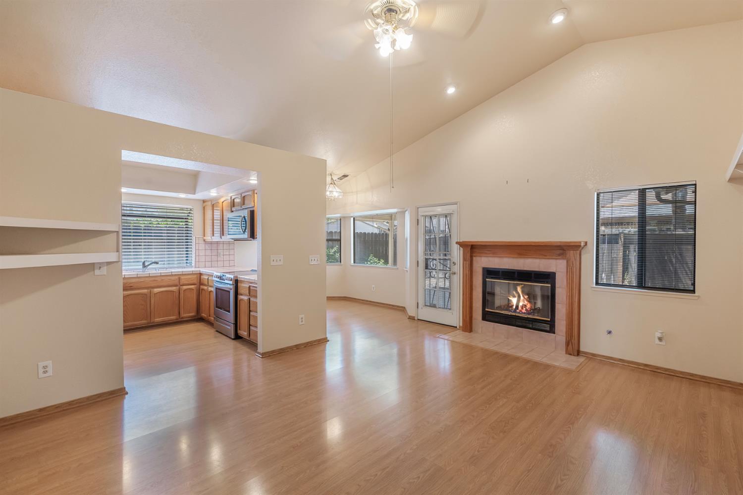 Detail Gallery Image 8 of 23 For 2833 Glasgow Dr, Ceres,  CA 95307 - 3 Beds | 2 Baths