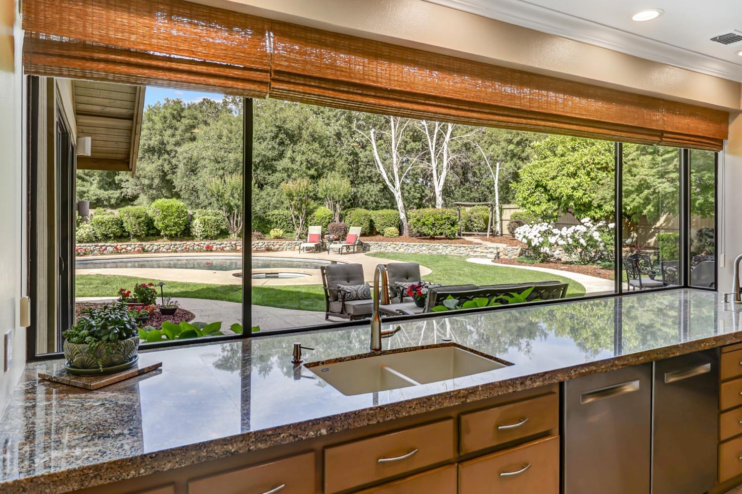 Detail Gallery Image 14 of 62 For 11464 Huntington Village Ln, Gold River,  CA 95670 - 4 Beds | 4/2 Baths