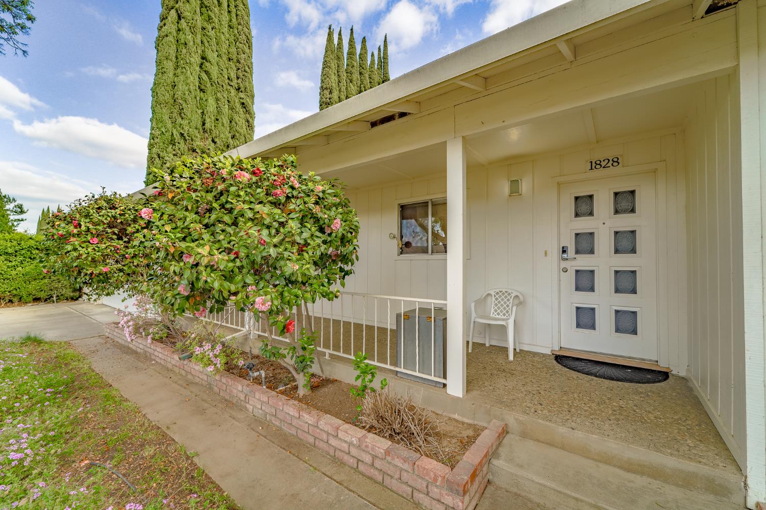 Detail Gallery Image 5 of 47 For 1828 Hermida Way, Modesto,  CA 95355 - 3 Beds | 2 Baths