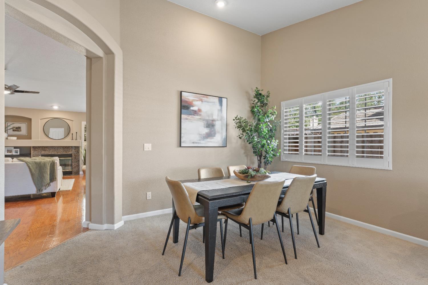 Detail Gallery Image 6 of 44 For 1014 Thompson Cir, Folsom,  CA 95630 - 4 Beds | 2 Baths