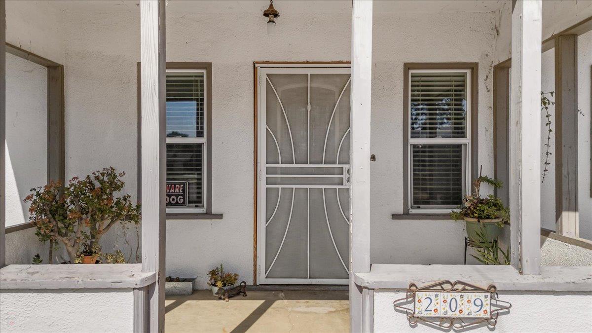 Detail Gallery Image 6 of 61 For 209 S Pasadena Ave, Waterford,  CA 95386 - 3 Beds | 1 Baths