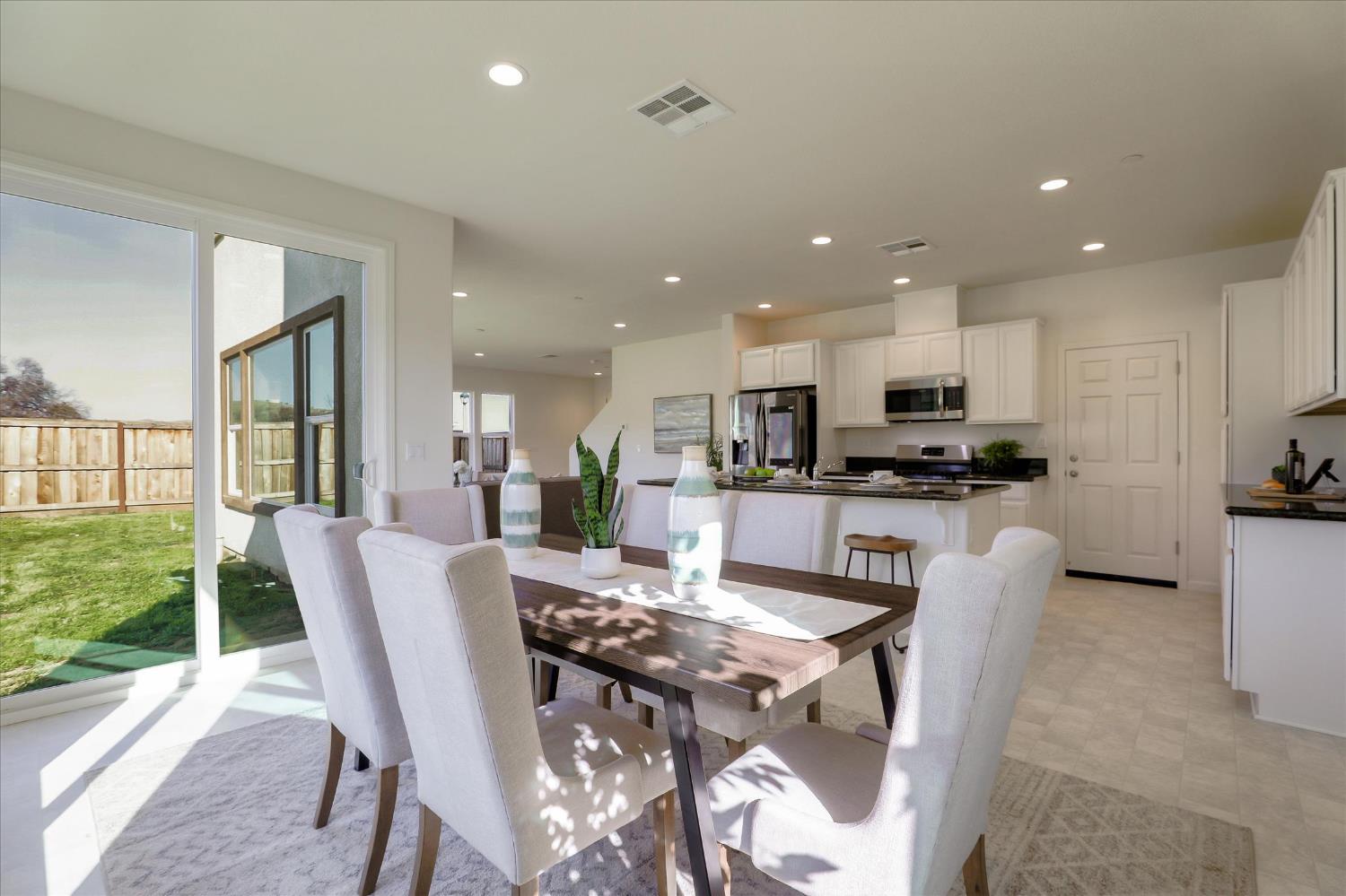 Detail Gallery Image 11 of 21 For 21051 Pinot Noir Dr, Patterson,  CA 95363 - 5 Beds | 3 Baths