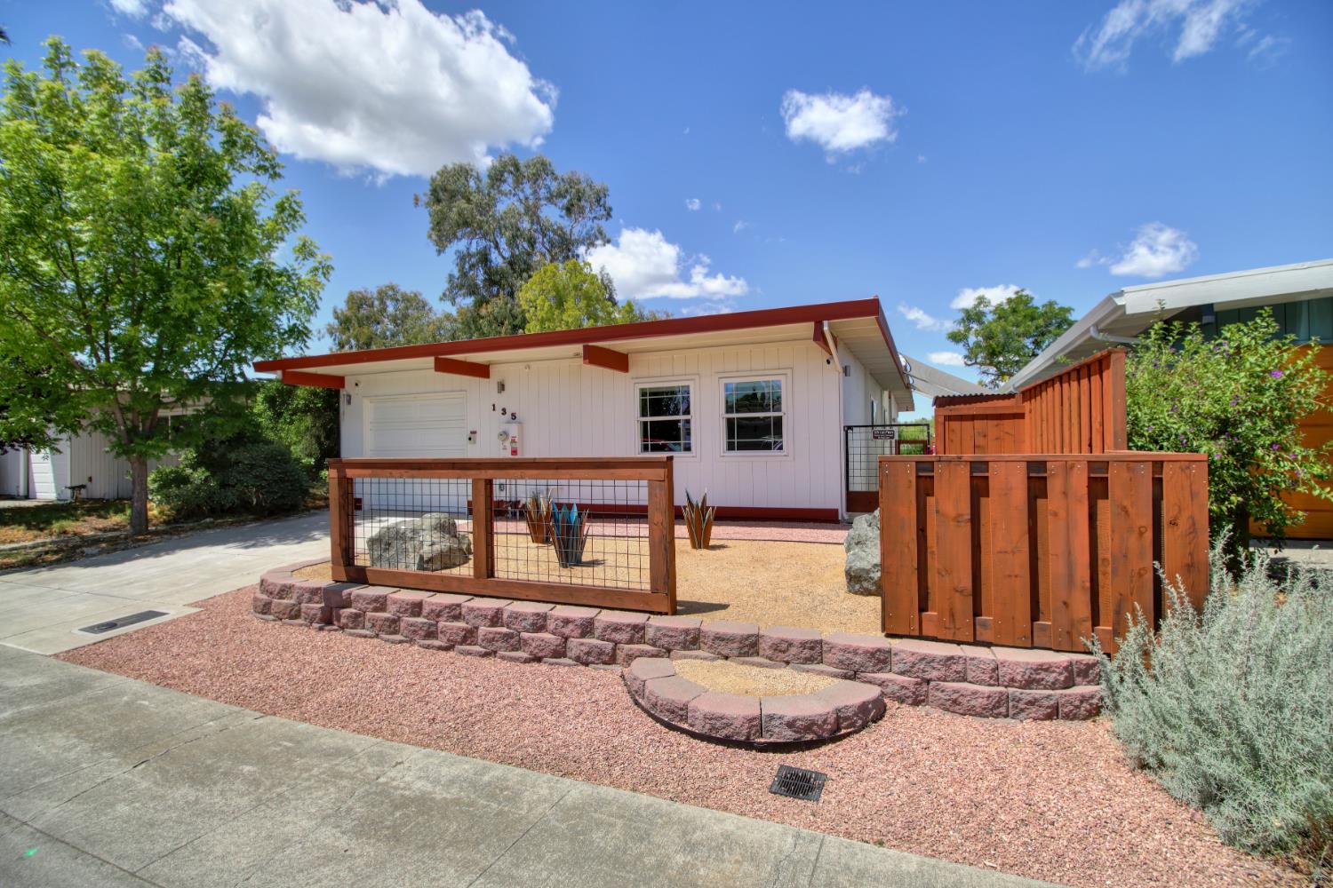 Detail Gallery Image 3 of 52 For 135 Luz Pl, Davis,  CA 95616 - 2 Beds | 2 Baths