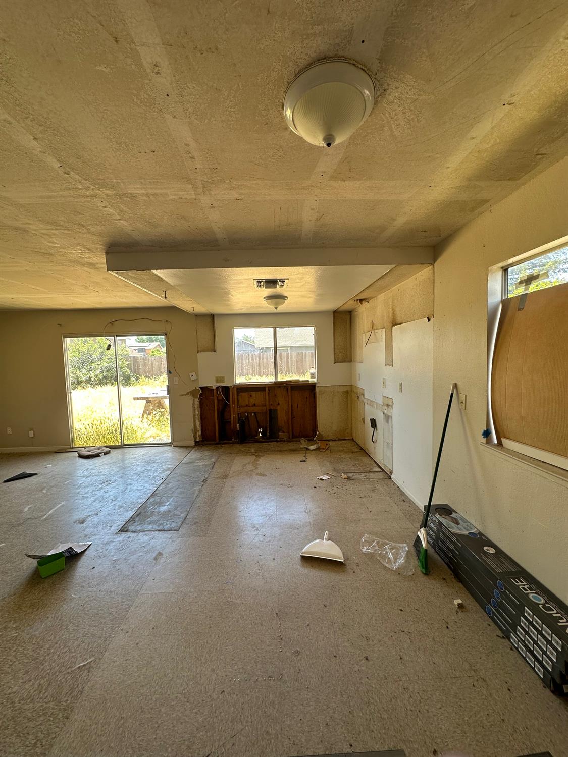 Detail Gallery Image 7 of 22 For 9211 Eaglepoint Ln, Stockton,  CA 95210 - 3 Beds | 2 Baths