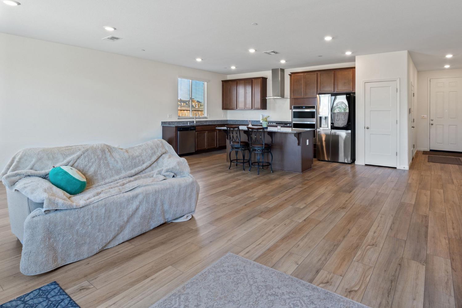 Detail Gallery Image 5 of 26 For 1822 Chelsea Ct, Plumas Lake,  CA 95961 - 3 Beds | 2 Baths