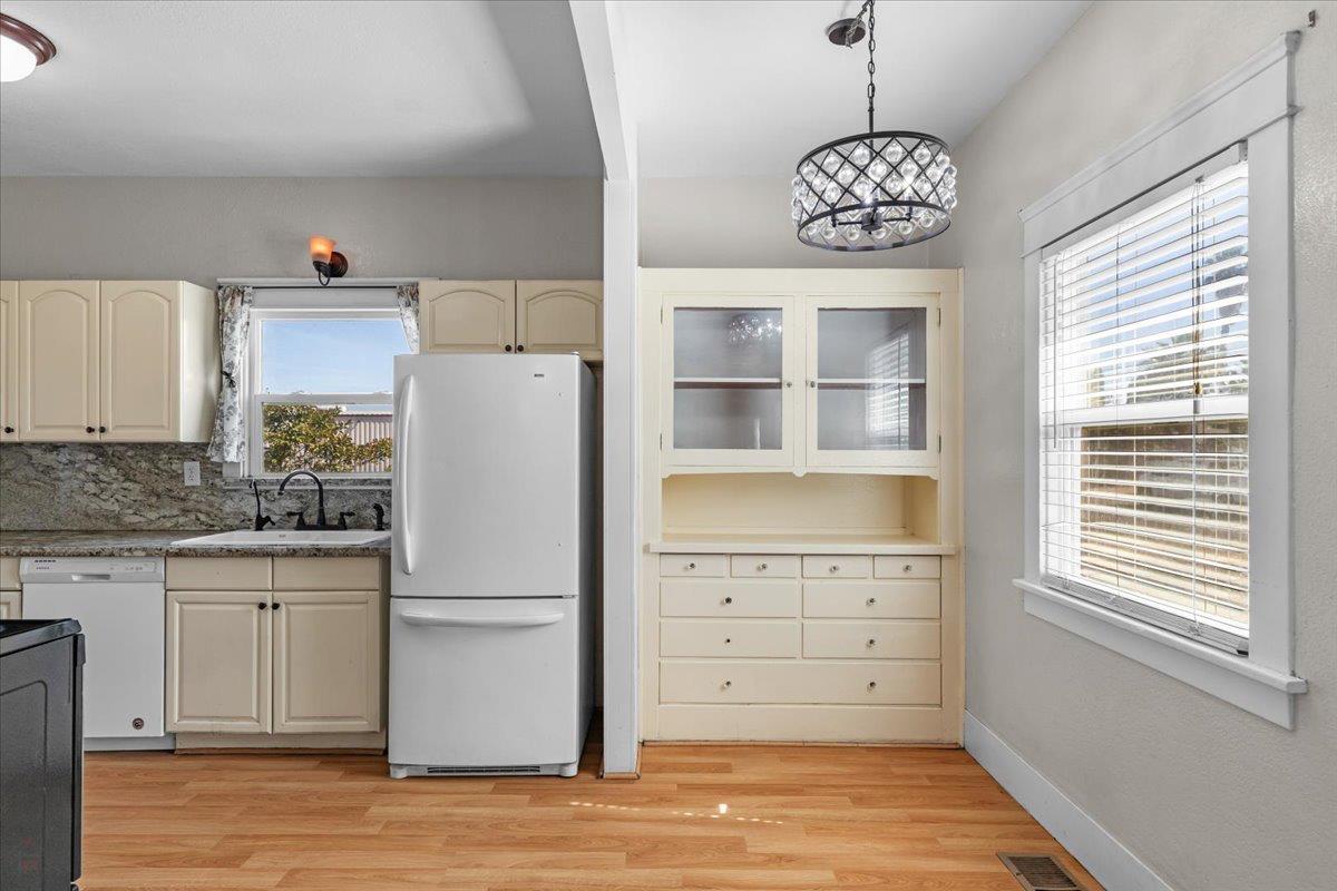Detail Gallery Image 15 of 61 For 209 S Pasadena Ave, Waterford,  CA 95386 - 3 Beds | 1 Baths