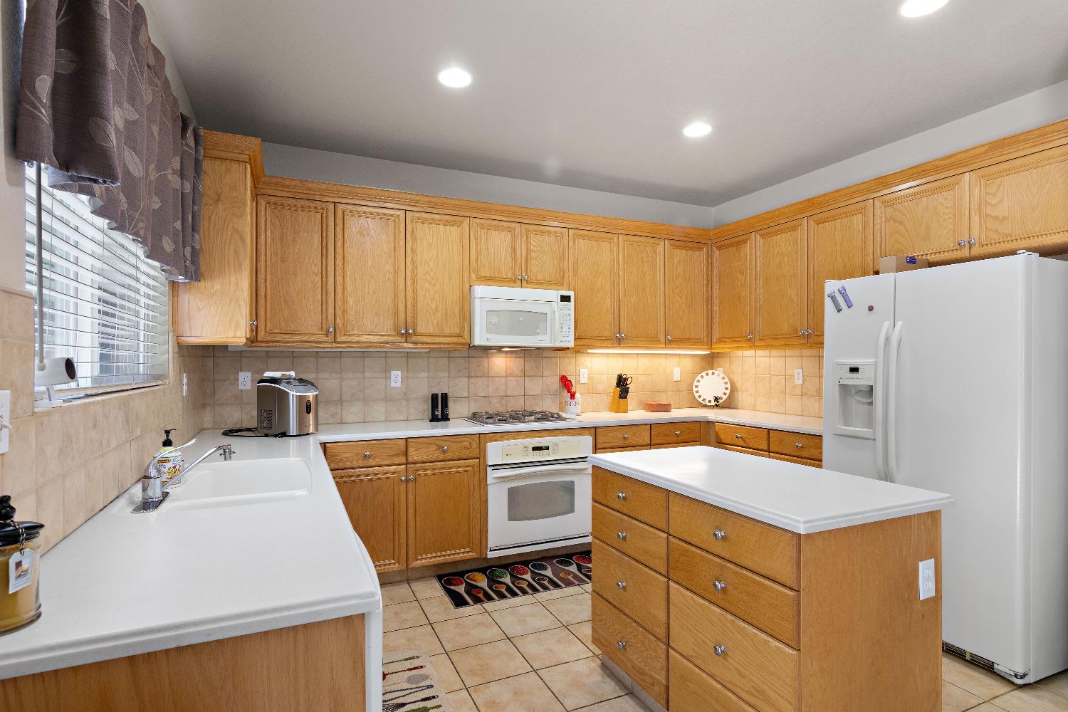 Detail Gallery Image 6 of 33 For 2316 Mendocino Dr, Oakdale,  CA 95361 - 4 Beds | 2/1 Baths