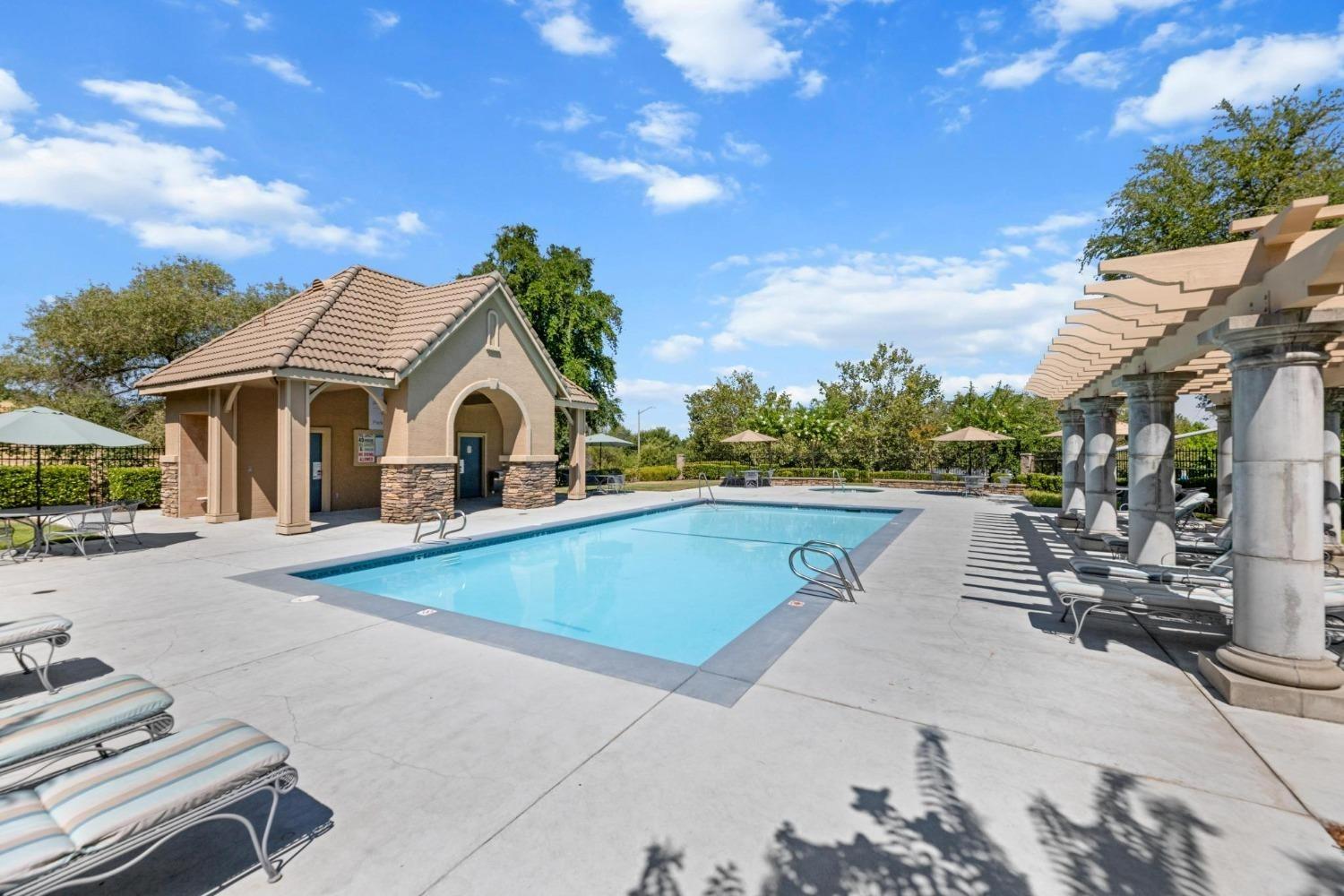 Photo #4: 225063611 Listing: Photo #4