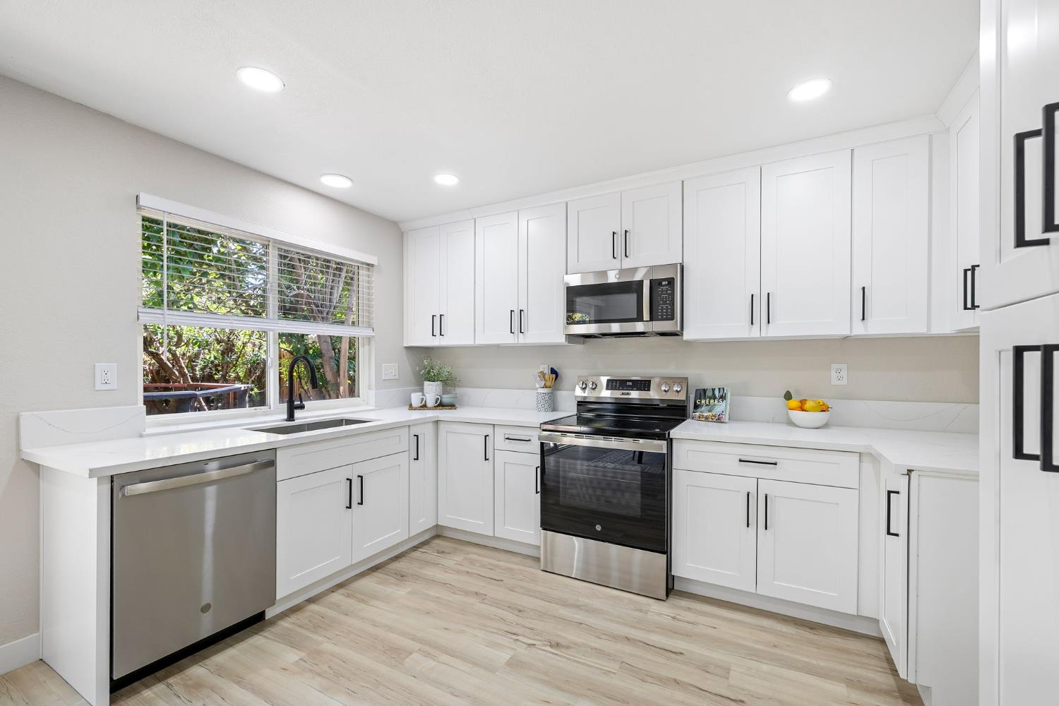 Detail Gallery Image 22 of 43 For 1240 Chuckwagon Dr, Sacramento,  CA 95834 - 3 Beds | 2 Baths