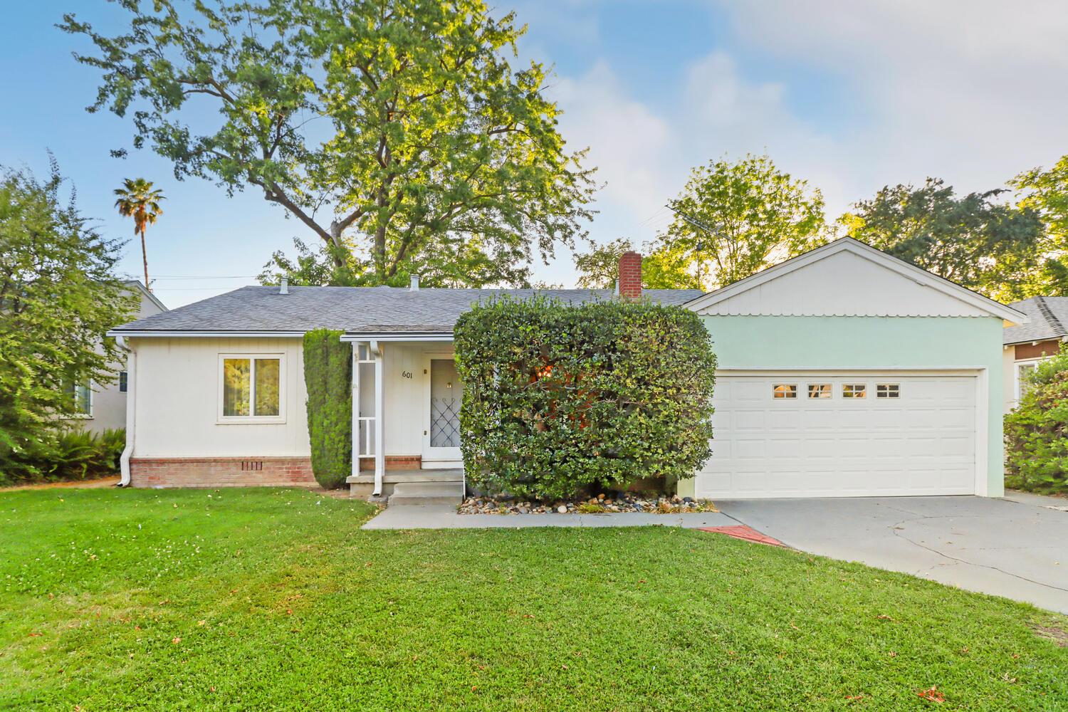 Detail Gallery Image 1 of 36 For 601 J St, Davis,  CA 95616 - 3 Beds | 2 Baths