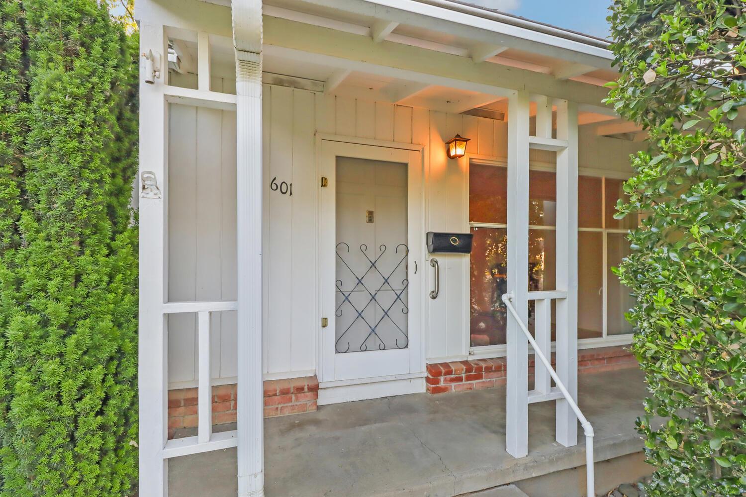 Detail Gallery Image 3 of 36 For 601 J St, Davis,  CA 95616 - 3 Beds | 2 Baths
