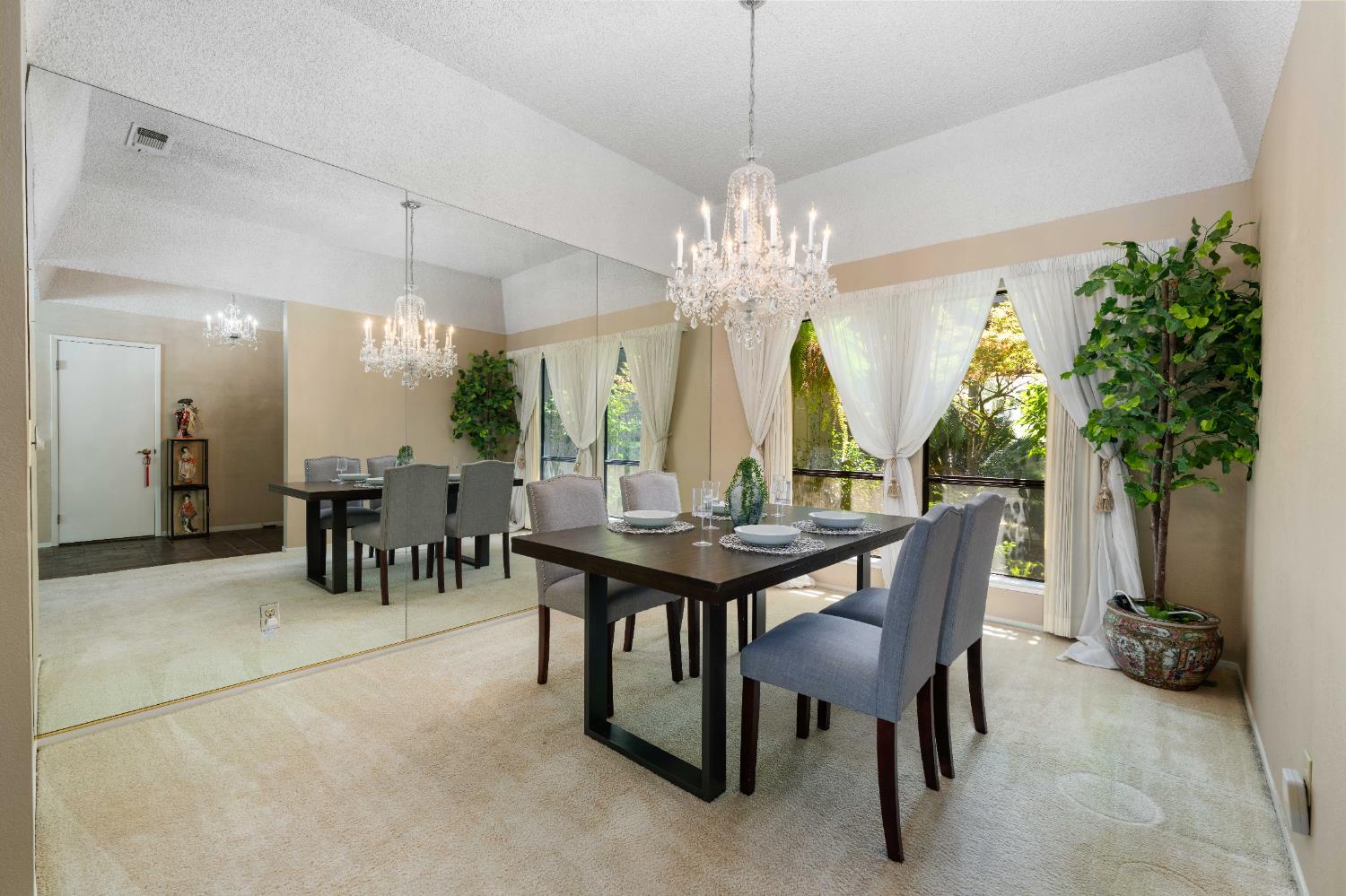 Detail Gallery Image 7 of 52 For 7831 Juarez Way, Fair Oaks,  CA 95628 - 3 Beds | 2/1 Baths