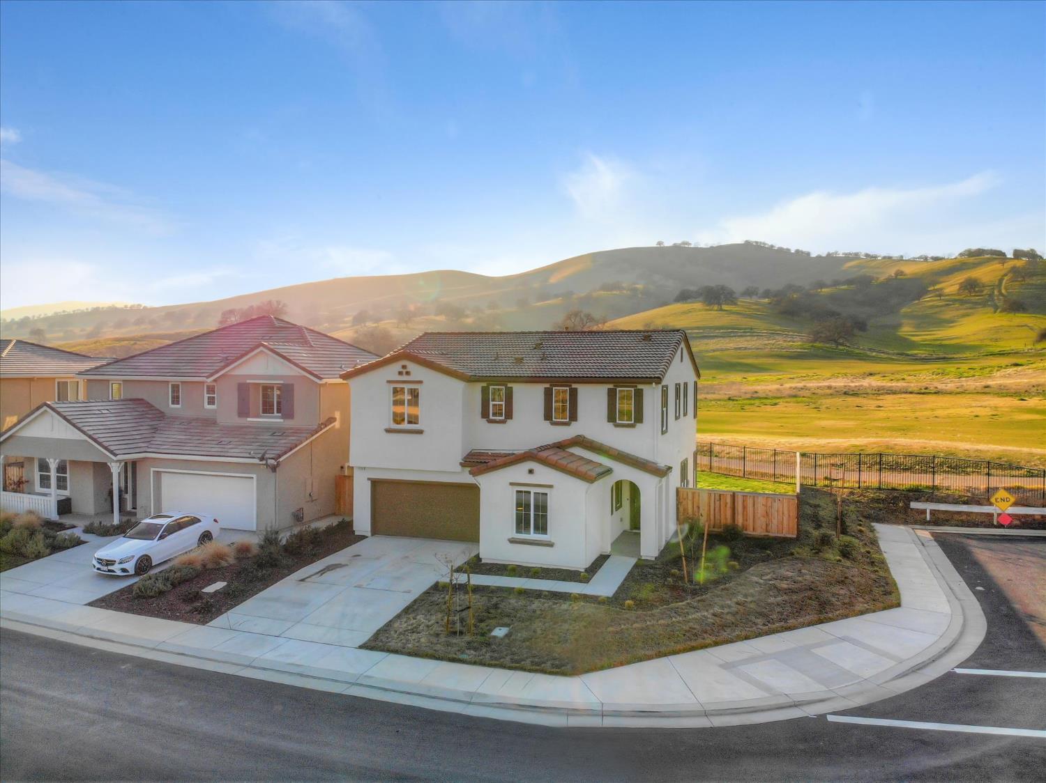Detail Gallery Image 2 of 21 For 21051 Pinot Noir Dr, Patterson,  CA 95363 - 5 Beds | 3 Baths