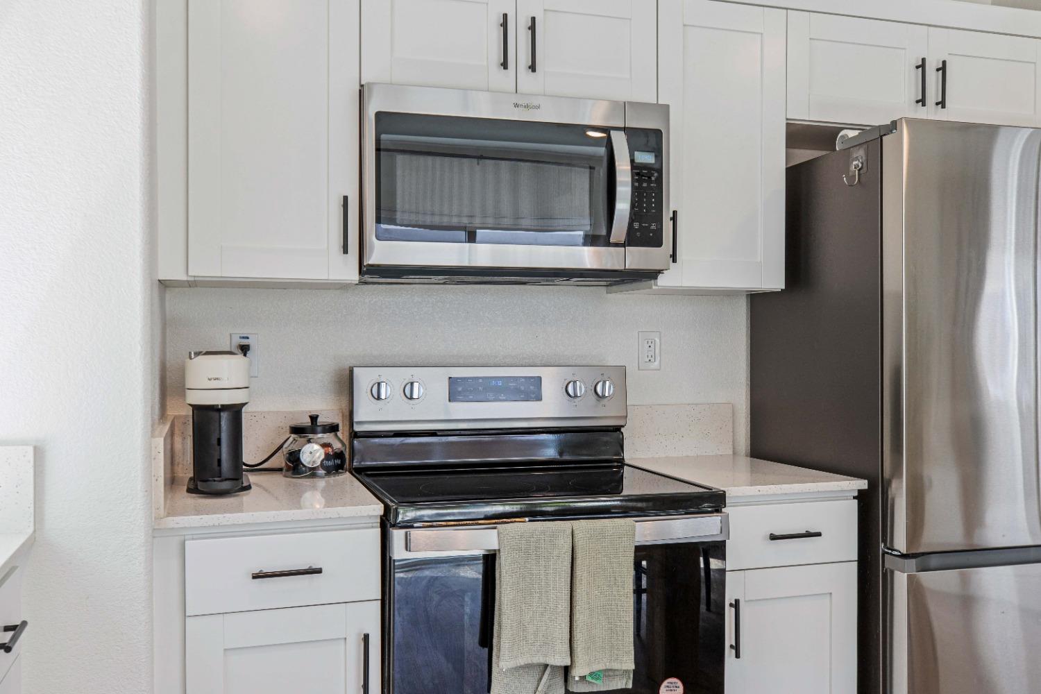 Detail Gallery Image 7 of 50 For 450 Rainbow Falls Ln, Manteca,  CA 95337 - 3 Beds | 2/1 Baths