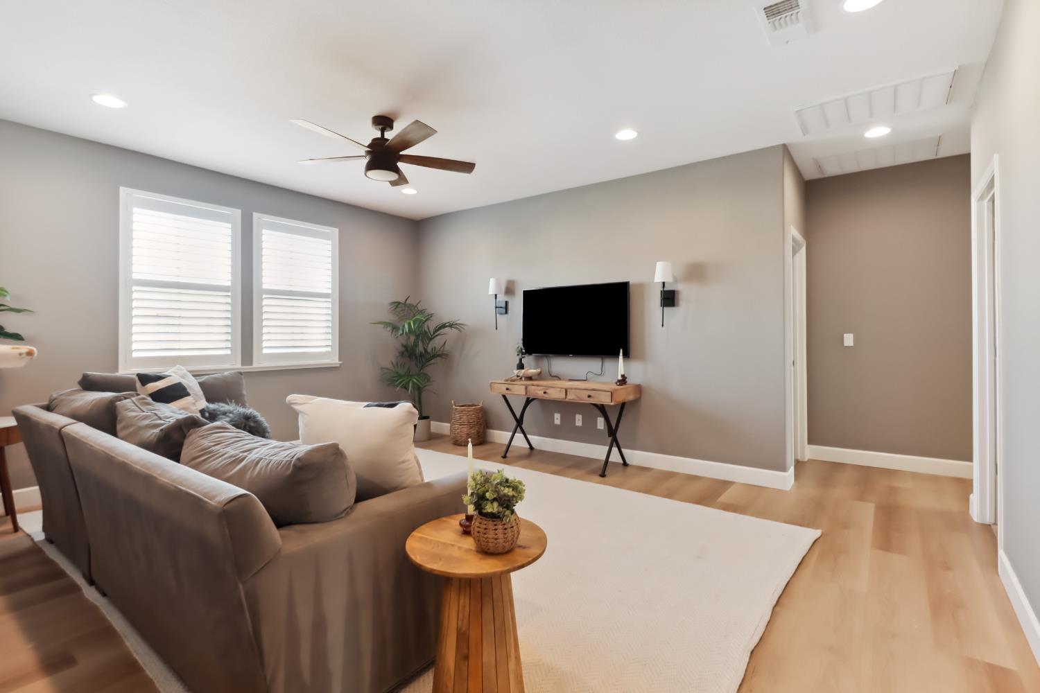 Detail Gallery Image 35 of 69 For 5604 Saratoga Cir, Rocklin,  CA 95765 - 4 Beds | 3/1 Baths