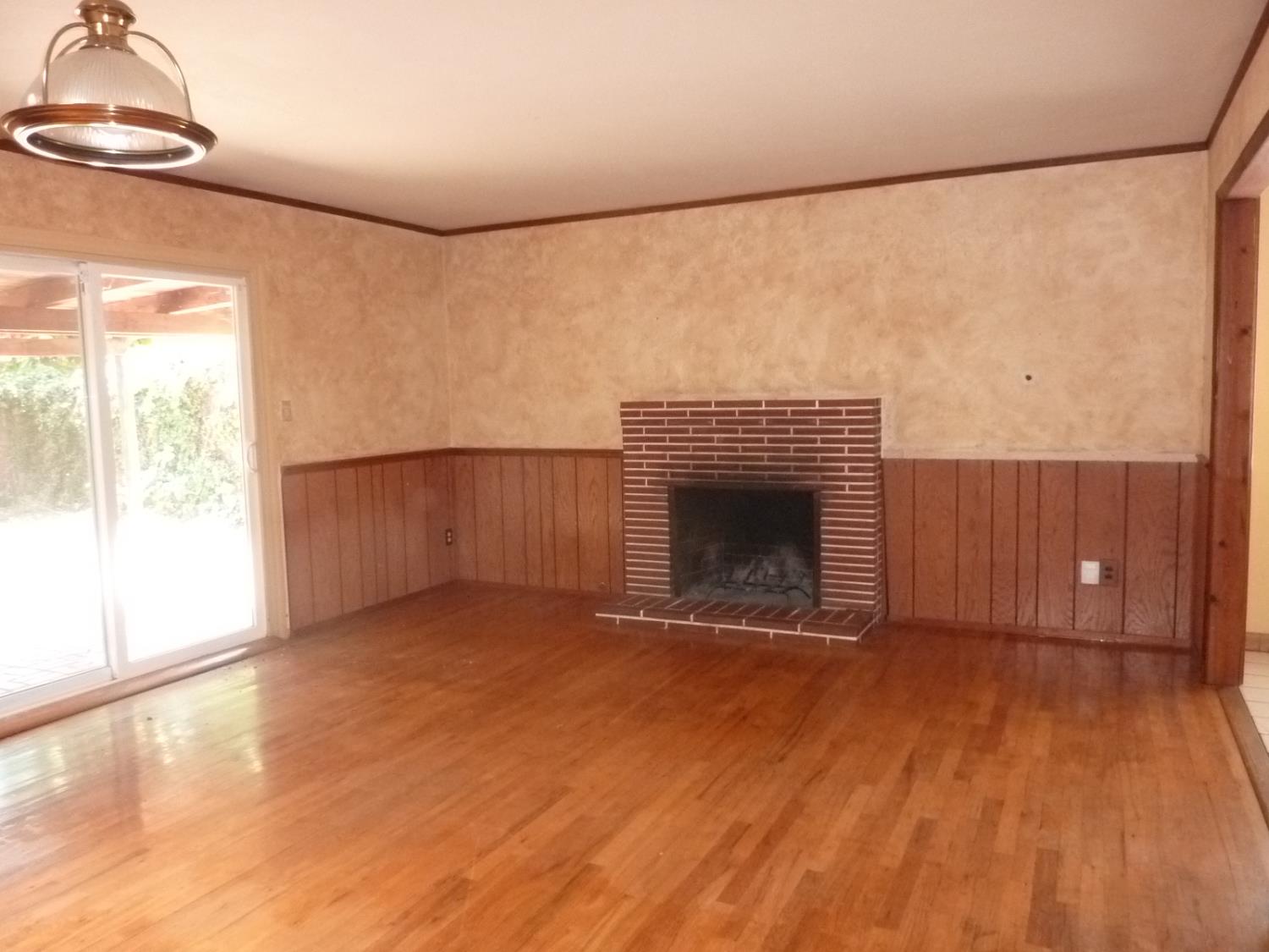 Detail Gallery Image 4 of 17 For 1800 Jackson St, Lodi,  CA 95242 - 3 Beds | 2/1 Baths