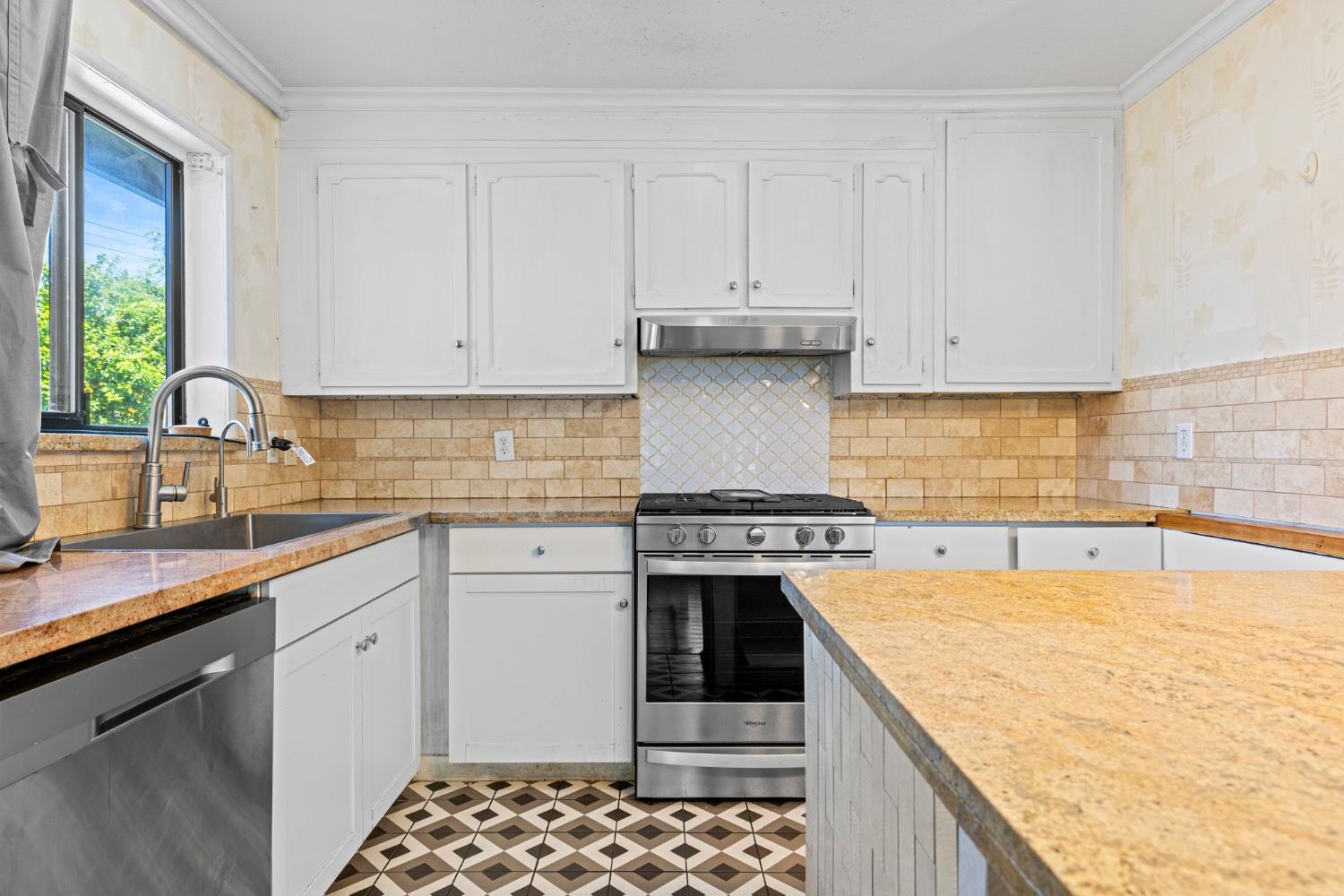 Detail Gallery Image 5 of 28 For 10529 Malaga Way, Rancho Cordova,  CA 95670 - 3 Beds | 2 Baths
