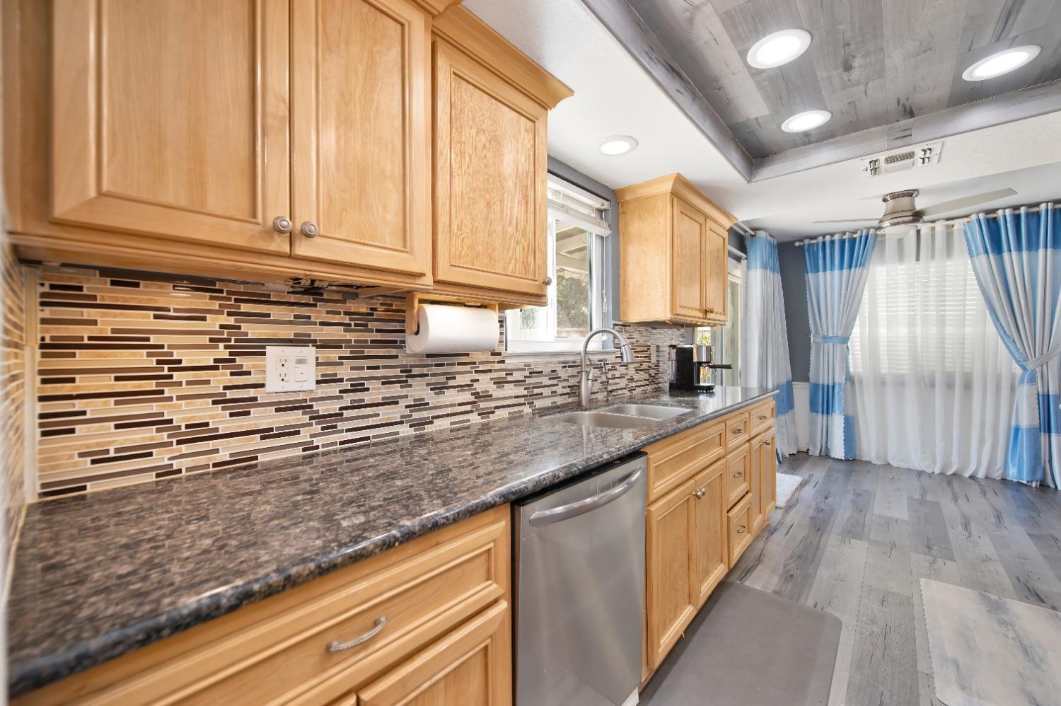 Detail Gallery Image 13 of 42 For 8924 La Margarita Way, Sacramento,  CA 95828 - 4 Beds | 2/1 Baths