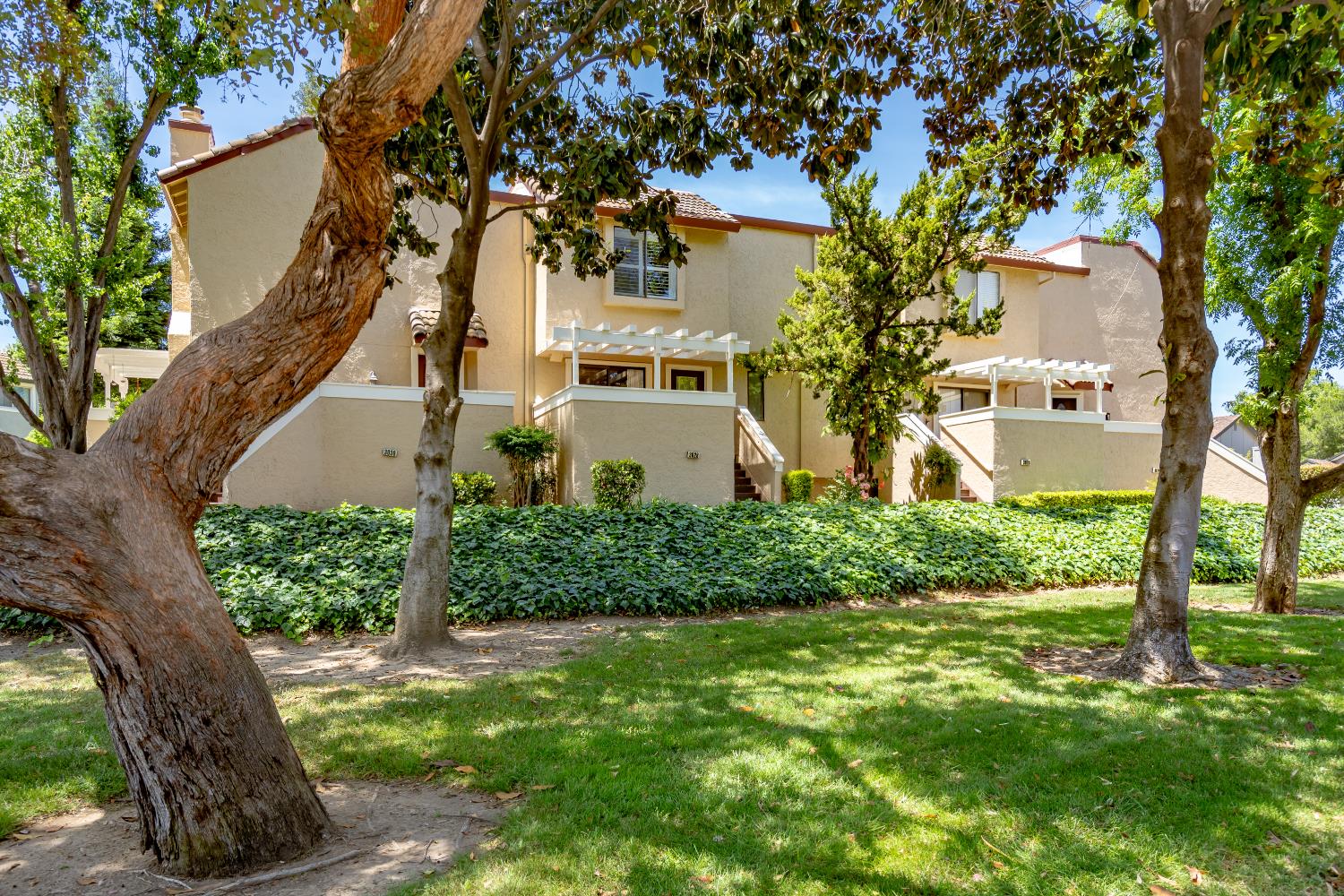 Detail Gallery Image 1 of 29 For 3028 Swallows Nest Dr, Sacramento,  CA 95833 - 2 Beds | 1/1 Baths