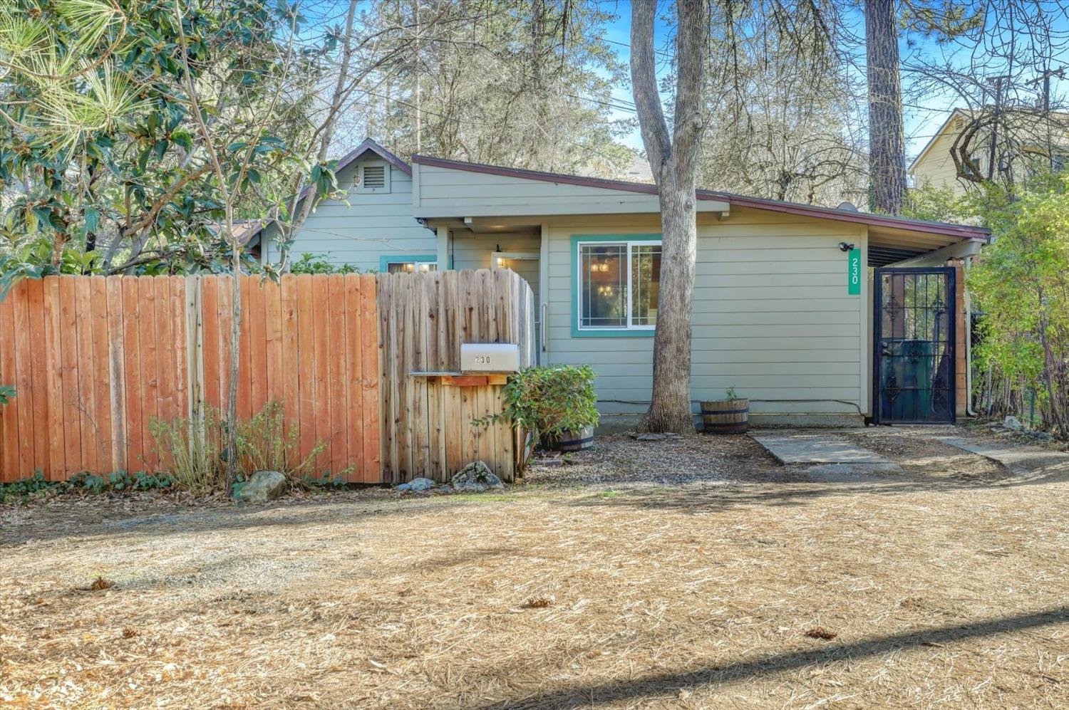 Detail Gallery Image 5 of 61 For 230 June Dr, Grass Valley,  CA 95945 - 2 Beds | 2 Baths