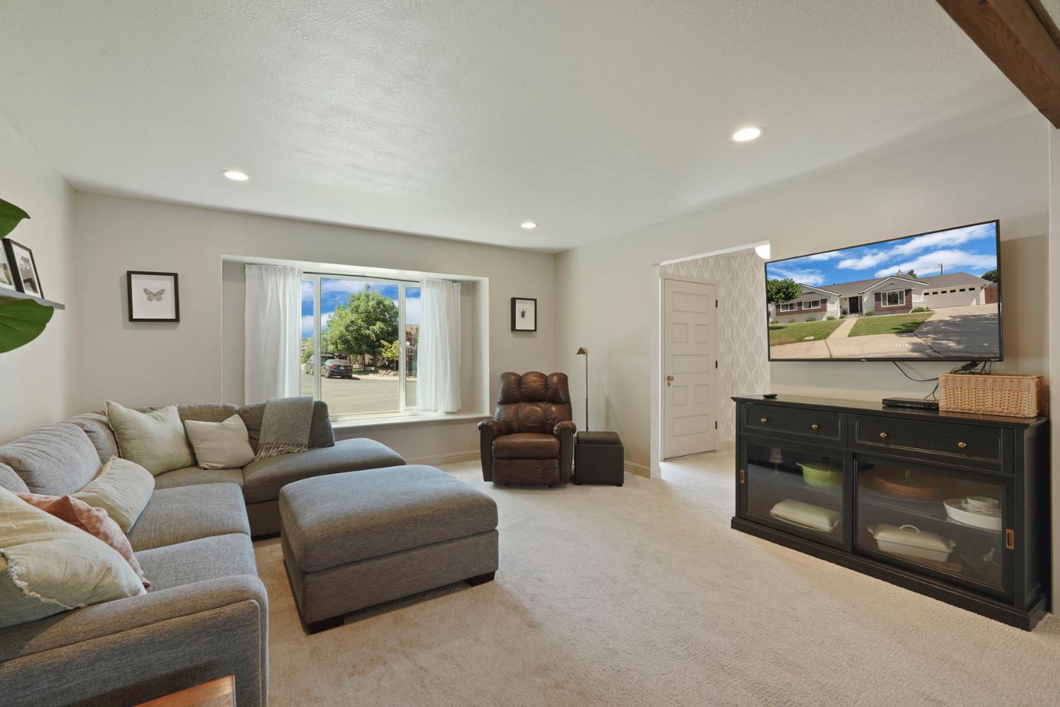 Detail Gallery Image 7 of 35 For 725 Maplewood Dr, Lodi,  CA 95242 - 3 Beds | 2 Baths