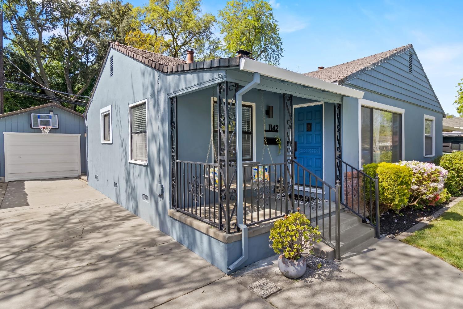 Detail Gallery Image 3 of 25 For 1142 Sherburn Ave, Sacramento,  CA 95822 - 3 Beds | 1 Baths