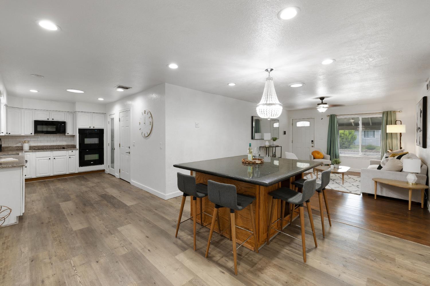 Detail Gallery Image 8 of 33 For 6140 Rumford Ave, Citrus Heights,  CA 95621 - 3 Beds | 2 Baths