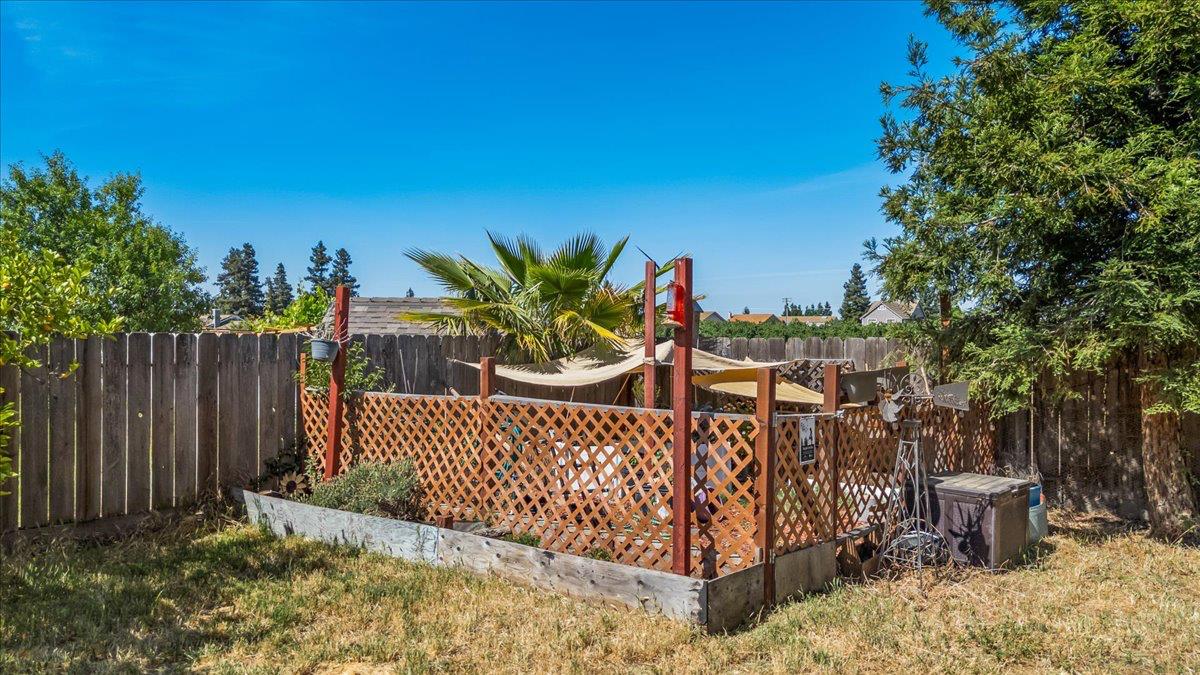 Detail Gallery Image 54 of 61 For 209 S Pasadena Ave, Waterford,  CA 95386 - 3 Beds | 1 Baths