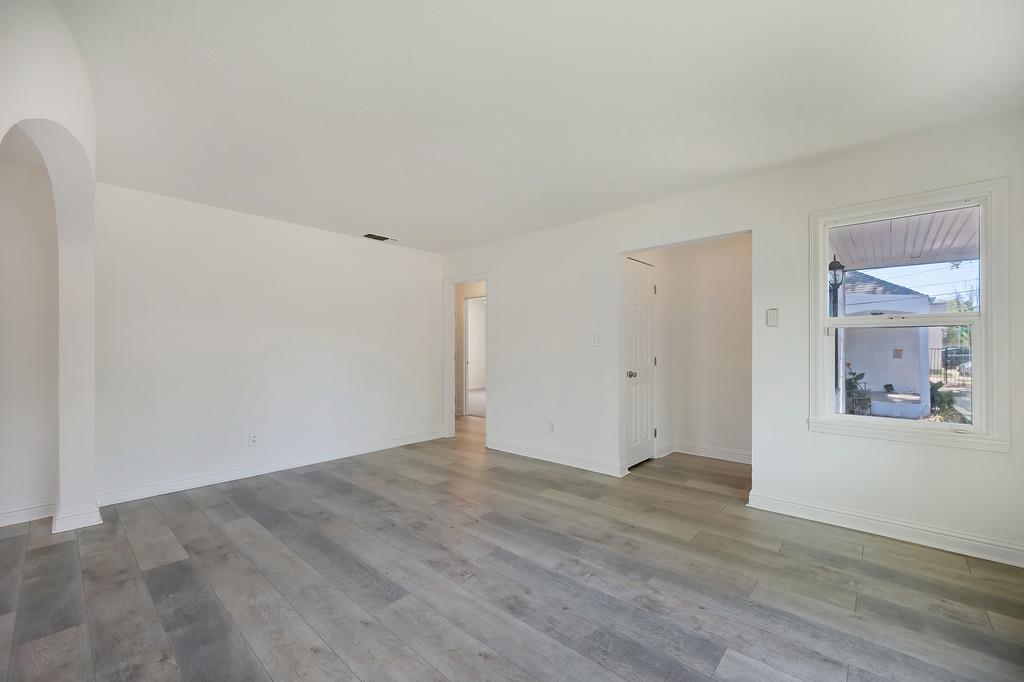 Detail Gallery Image 6 of 28 For 1167 Sonoma Ave, Sacramento,  CA 95815 - 2 Beds | 1 Baths