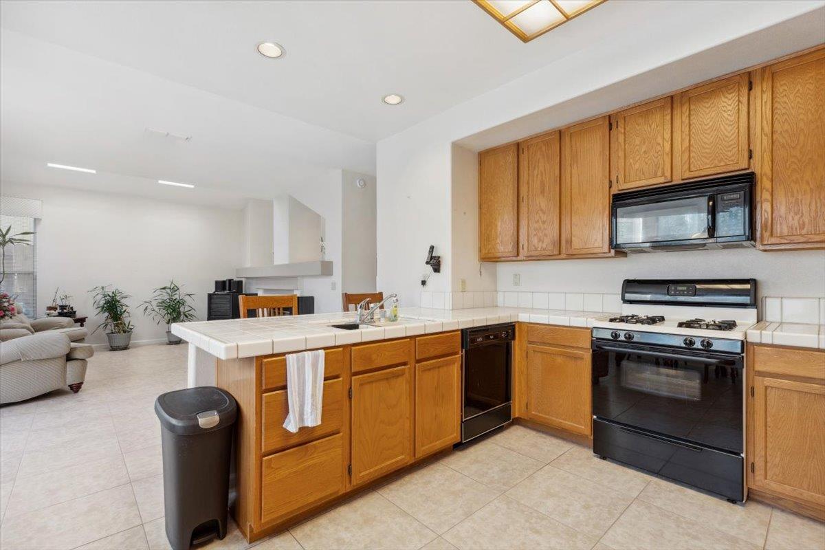 Detail Gallery Image 16 of 31 For 4625 Winter Oak Way, Antelope,  CA 95843 - 4 Beds | 2/1 Baths