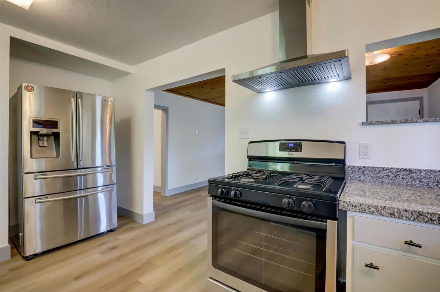 Detail Gallery Image 9 of 62 For 347 E Maryland Dr, Grass Valley,  CA 95945 - 2 Beds | 2 Baths