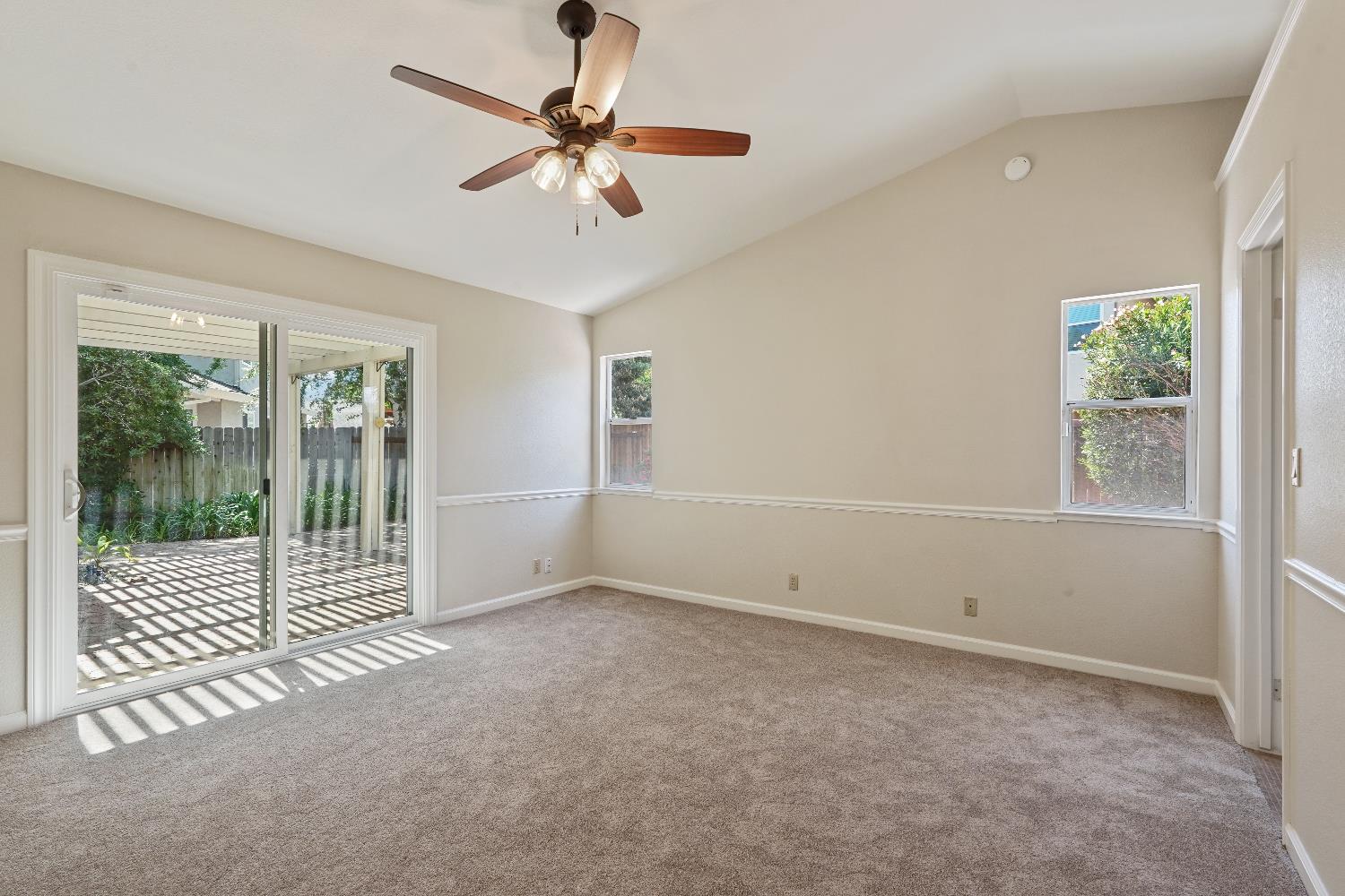 Detail Gallery Image 31 of 61 For 6001 Laguna Villa Way, Elk Grove,  CA 95758 - 3 Beds | 2 Baths
