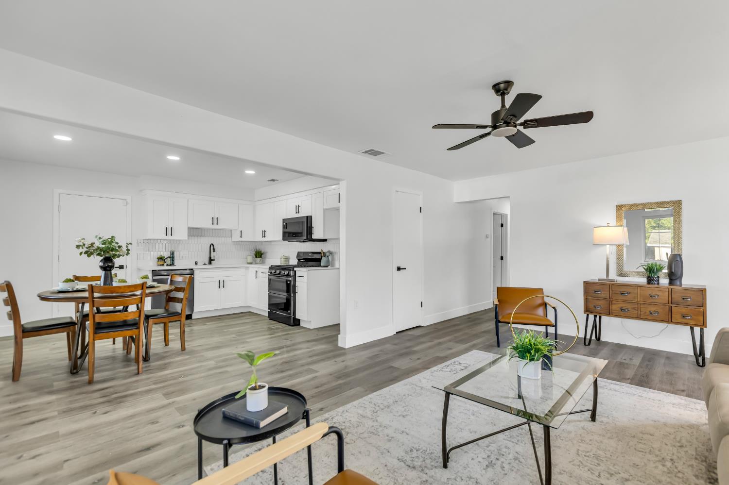 Detail Gallery Image 9 of 42 For 7682 Detroit Blvd, Sacramento,  CA 95832 - 4 Beds | 2 Baths