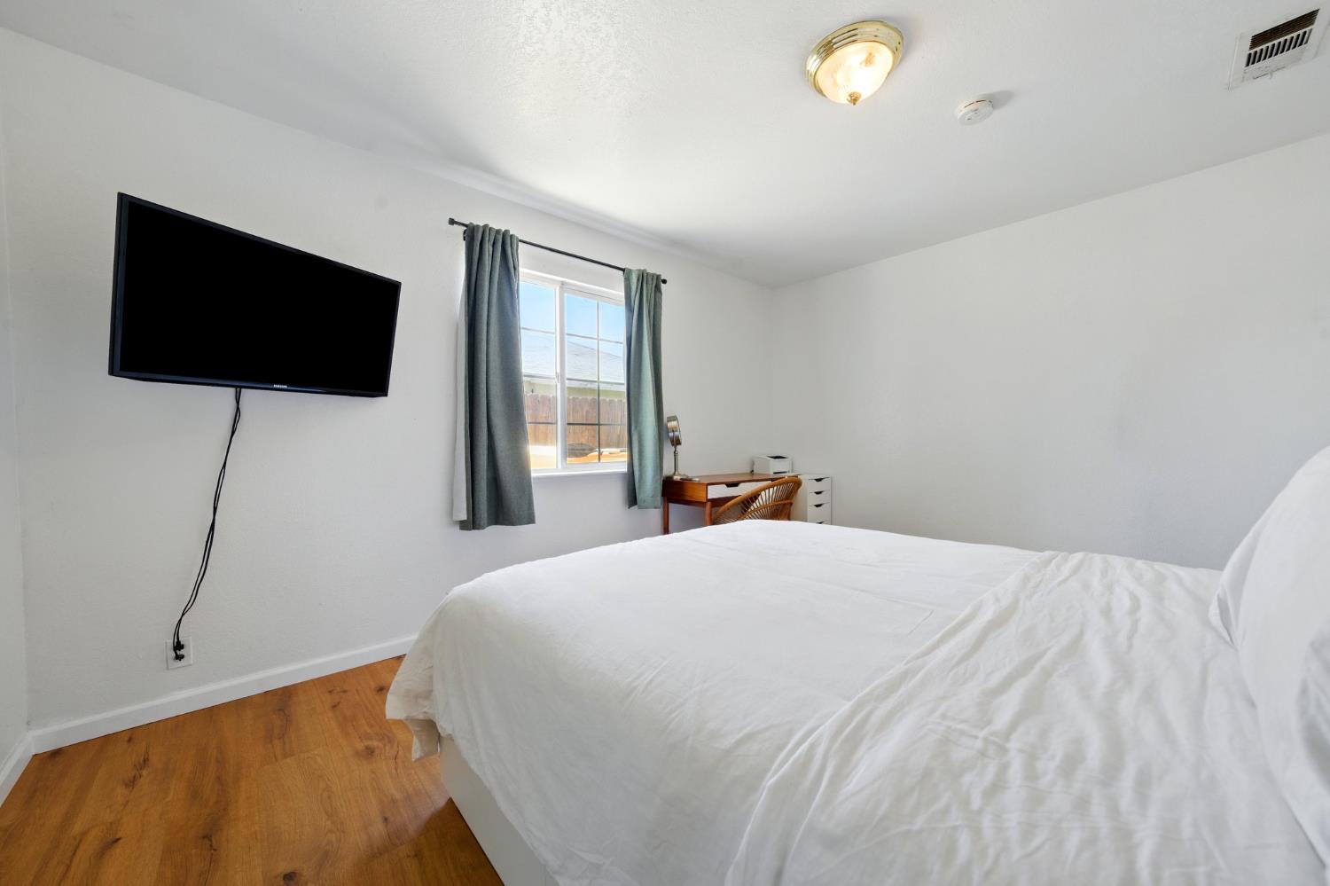 Detail Gallery Image 14 of 26 For 2357 E Euclid Ave, Stockton,  CA 95205 - 2 Beds | 2 Baths