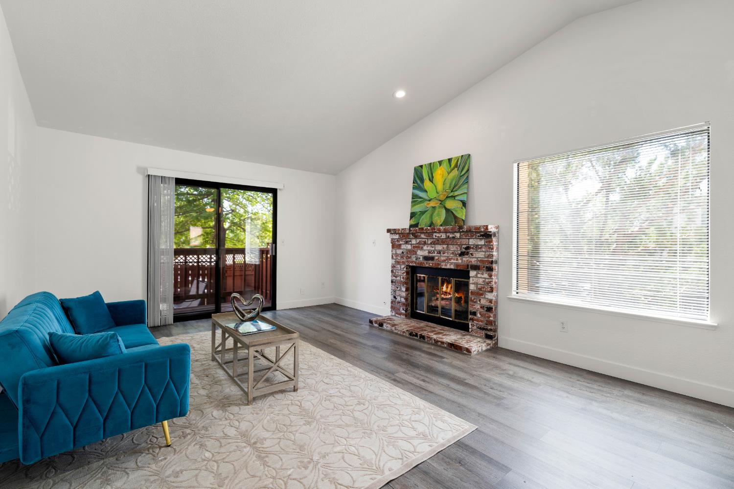 Detail Gallery Image 3 of 31 For 8082 Forest Glen Way, Citrus Heights,  CA 95610 - 3 Beds | 2 Baths