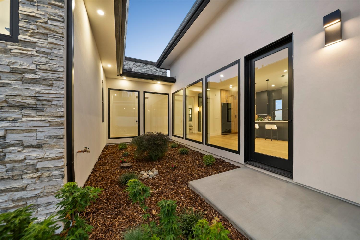 Detail Gallery Image 42 of 47 For 714 Sundahl Dr, Folsom,  CA 95630 - 5 Beds | 3/1 Baths