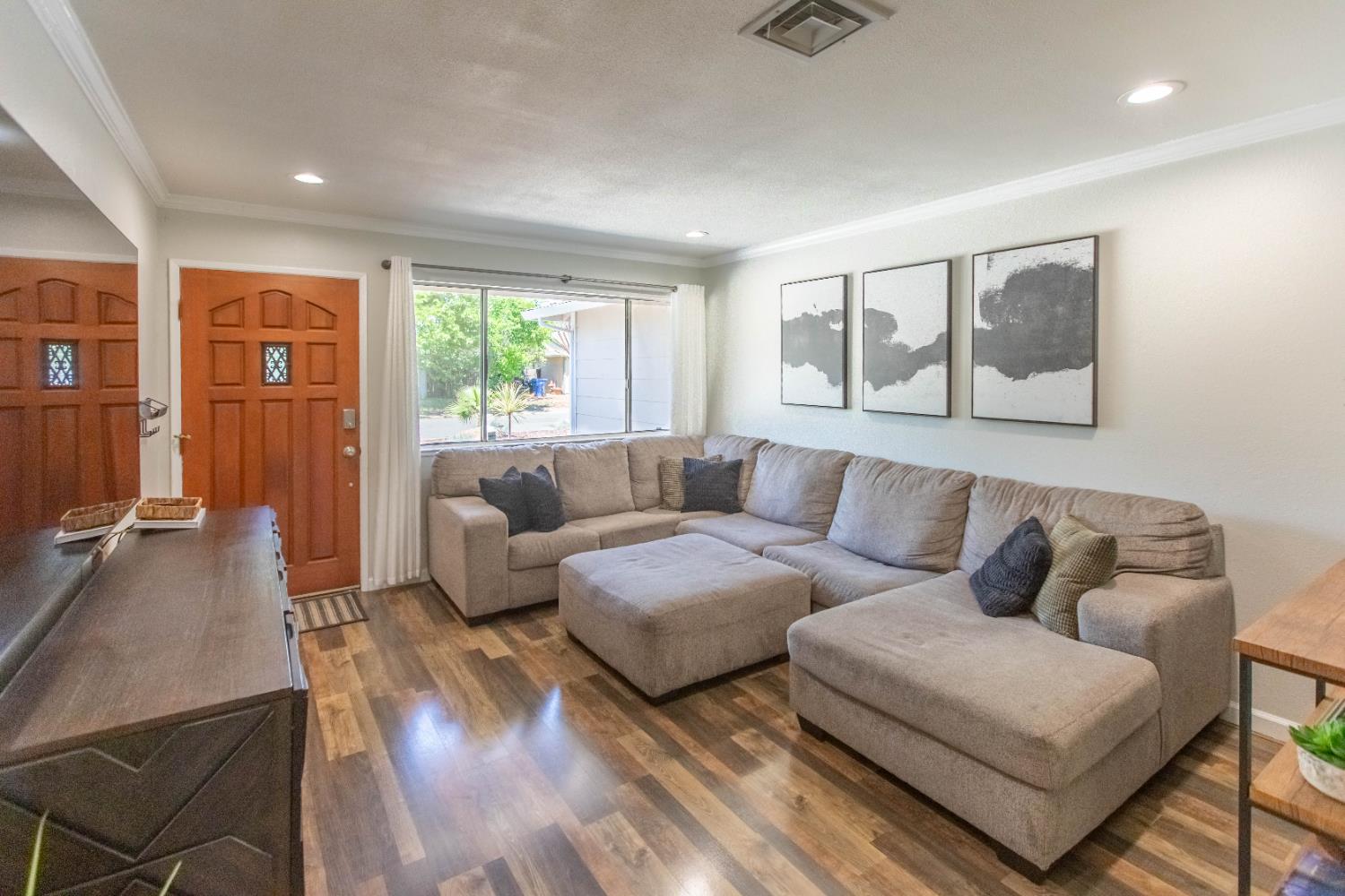 Detail Gallery Image 7 of 44 For 8940 Leatham Ave, Fair Oaks,  CA 95628 - 4 Beds | 2 Baths